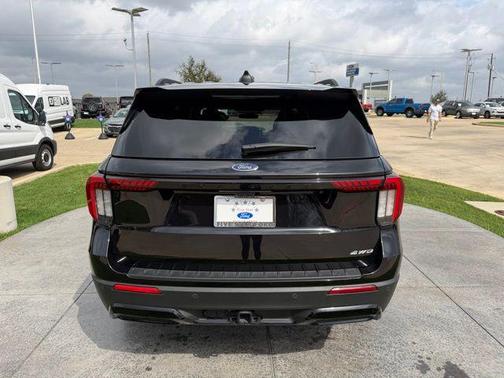 AGATE BLACK METALLIC 2025 Ford Explorer ST-Line