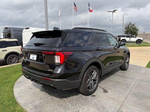 AGATE BLACK METALLIC 2025 Ford Explorer ST-Line