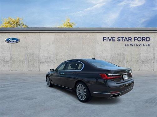 2022 BMW 740 i