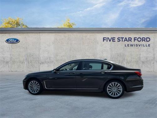 2022 BMW 740 i