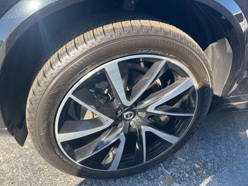 2022 Volvo XC90 T6 Momentum