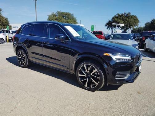 2022 Volvo XC90 T6 Momentum