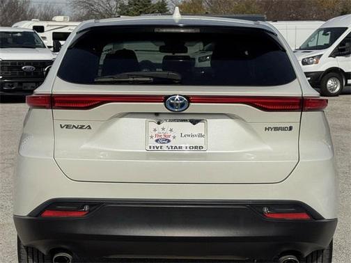 2022 Toyota Venza LE