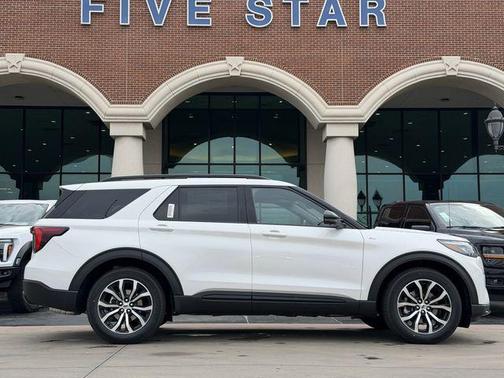 STAR WHITE MET TRI-COAT 2026 Ford Explorer ST-Line