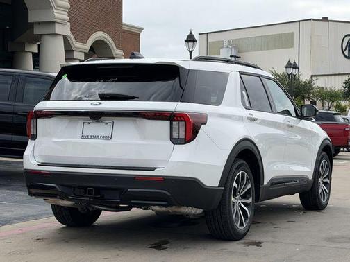 STAR WHITE MET TRI-COAT 2026 Ford Explorer ST-Line