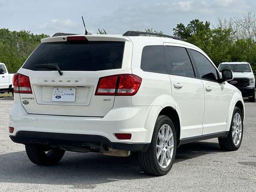 White 2015 Dodge Journey SXT