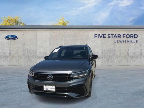 Platinum Gray Metallic 2022 Volkswagen Tiguan 2.0T SE R-Line Black