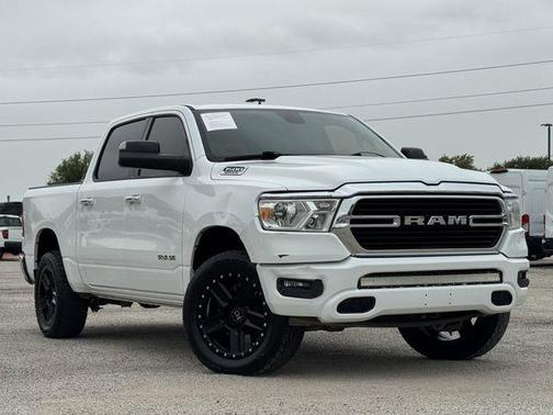 Bright White Clearcoat 2019 RAM 1500 Big Horn