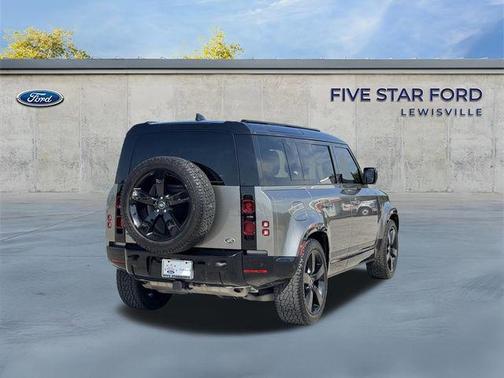 Silicon Silver Premium Metallic 2023 Land Rover Defender 110 X-Dynamic SE