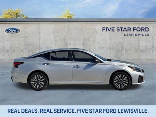 Brilliant Silver Metallic 2024 Nissan Altima 2.5 SV