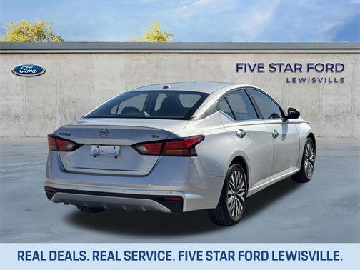 Brilliant Silver Metallic 2024 Nissan Altima 2.5 SV