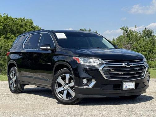 Mosaic Black Metallic 2020 Chevrolet Traverse LT Leather