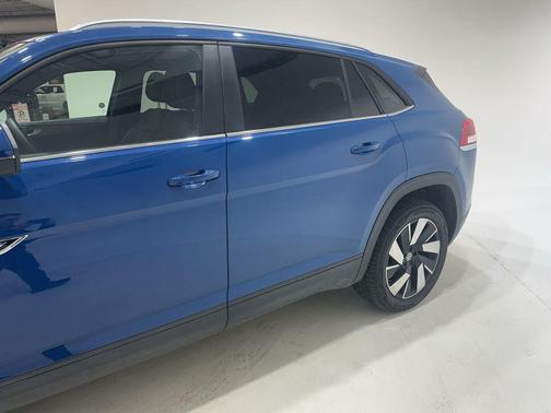 2025 Volkswagen Atlas Cross Sport 2.0T SE w/Technology 4MOTION