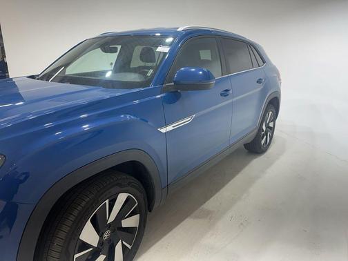 2025 Volkswagen Atlas Cross Sport 2.0T SE w/Technology 4MOTION