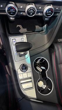 Uyuni White 2023 Genesis G70 2.0T AWD