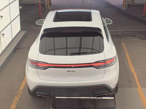 2022 Porsche Macan Base