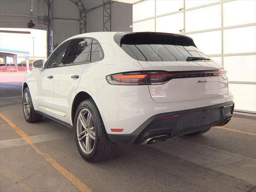 2022 Porsche Macan Base
