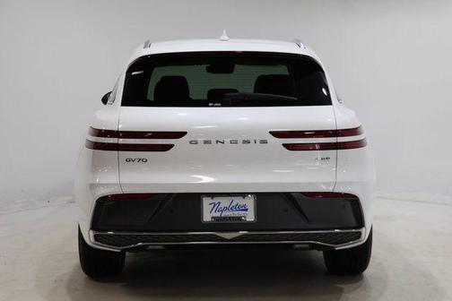 Uyuni White 2026 Genesis GV70 2.5T