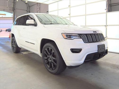 2022 Jeep Grand Cherokee Laredo