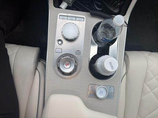 Uyuni White 2025 Genesis GV80 3.5T