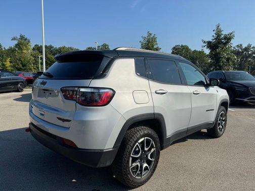 Silver Zynith Metallic Clearcoat 2024 Jeep Compass Trailhawk