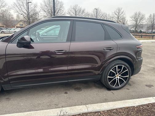 2023 Porsche Cayenne Platinum Edition