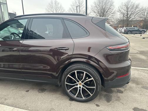 2023 Porsche Cayenne Platinum Edition