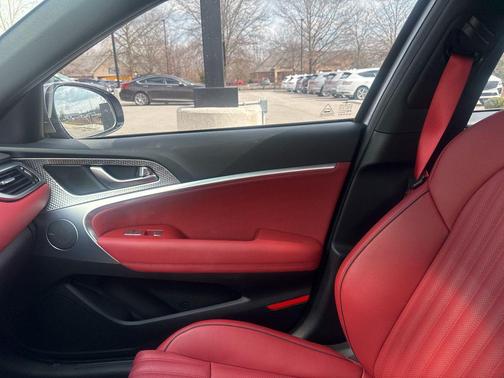 2023 Genesis G70 2.0T AWD