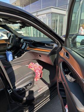 Diamond Black Crystal Pearlcoat 2023 Jeep Grand Cherokee L Summit Reserve