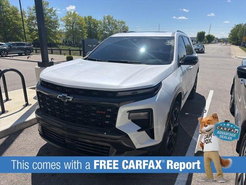 Iridescent Pearl Tricoat 2025 Chevrolet Traverse RS