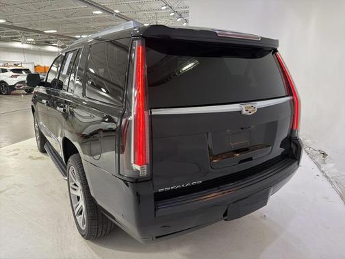 2019 Cadillac Escalade Luxury