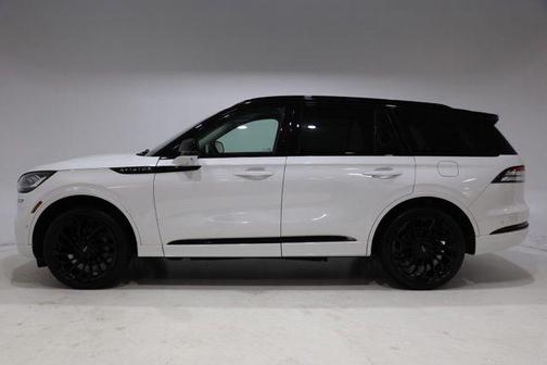 Pristine White Metallic Tri-Coat 2024 Lincoln Aviator Reserve AWD