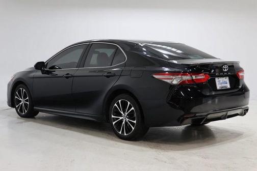 Midnight Black Metallic 2018 Toyota Camry SE