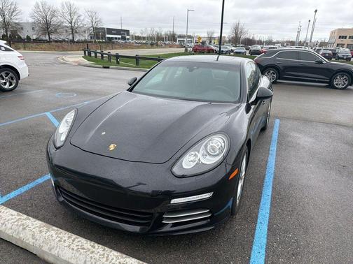 2015 Porsche Panamera 4