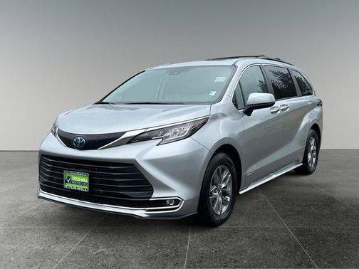 2021 Toyota Sienna XLE
