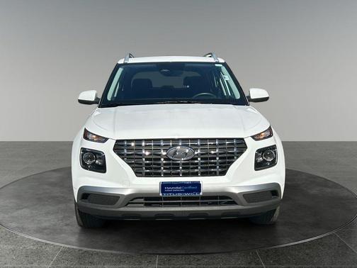 Lunar White 2025 Hyundai VENUE SEL
