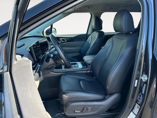 Metal 2025 Kia Carnival LXS