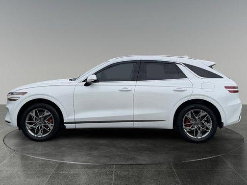 Uyuni White 2022 Genesis GV70 2.5T