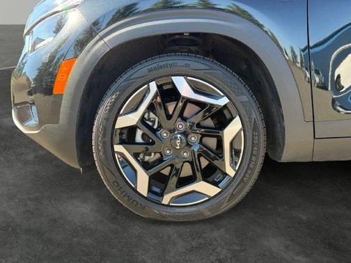 Fusion Orange 2024 Kia Seltos SX