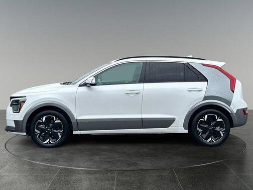Snow White Pearl 2023 Kia Niro EV Wave