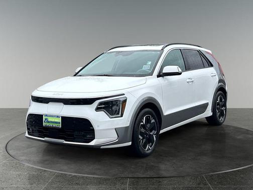 Snow White Pearl 2023 Kia Niro EV Wave