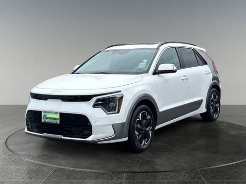 Snow White Pearl 2023 Kia Niro EV Wave