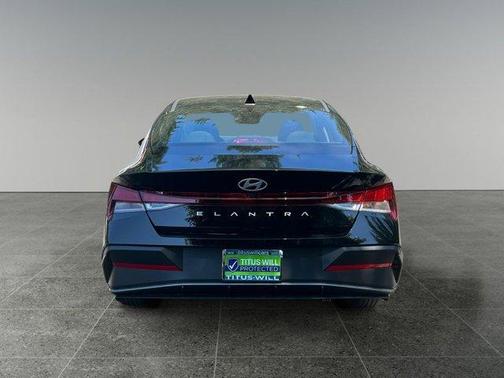 2025 Hyundai ELANTRA SE