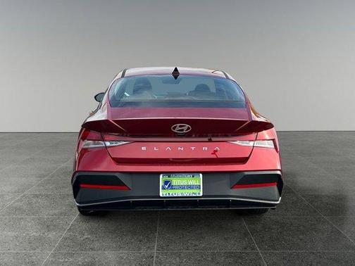2025 Hyundai ELANTRA SE