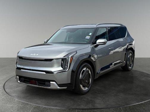 Pebble Gray 2024 Kia EV9 Land