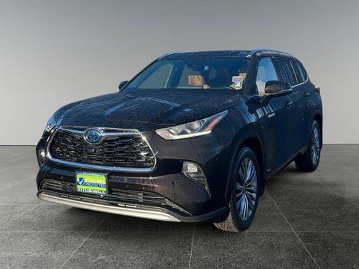 Maroon 2020 Toyota Highlander Hybrid Platinum