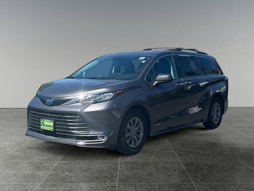 2021 Toyota Sienna XLE