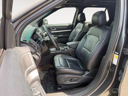 Magnetic 2017 Ford Explorer XLT
