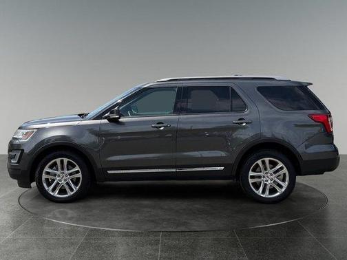 Magnetic 2017 Ford Explorer XLT
