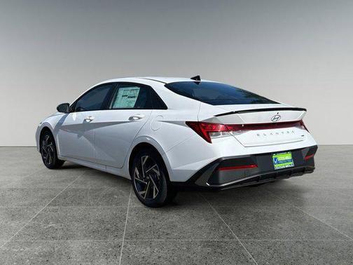 2025 Hyundai ELANTRA HEV SEL Sport